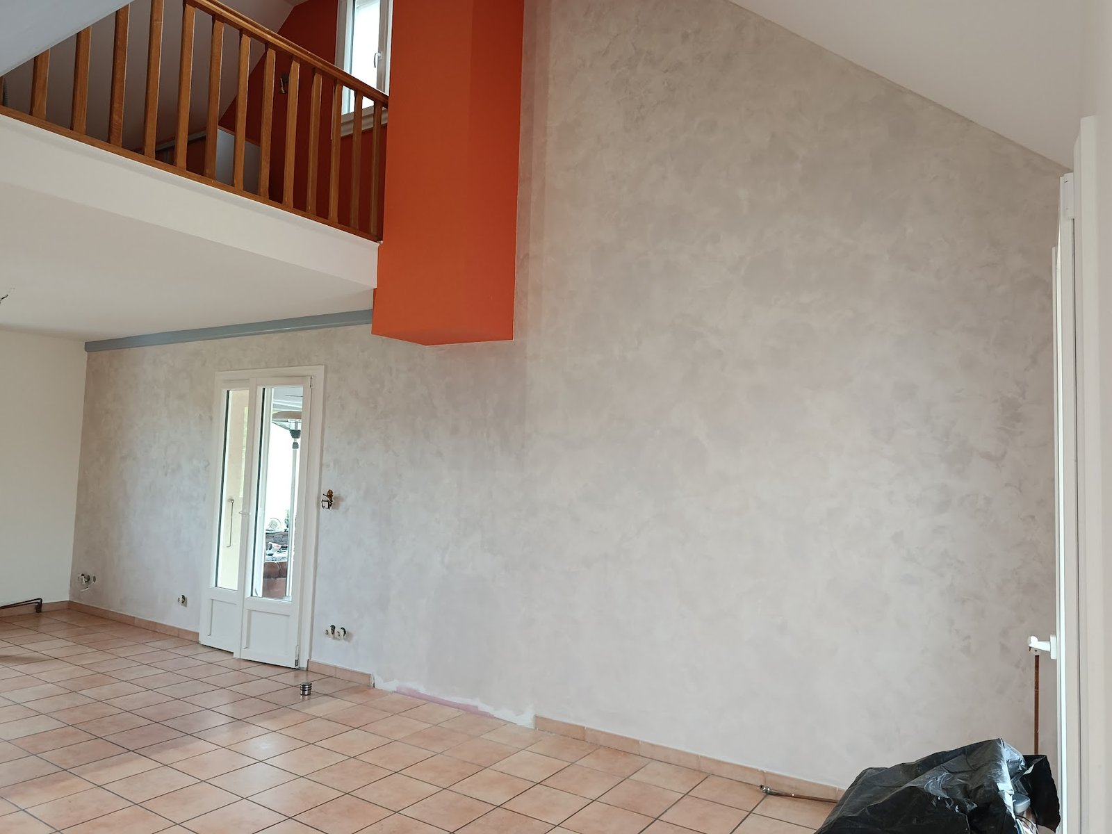 Finition peinture décorative sur mur intérieur